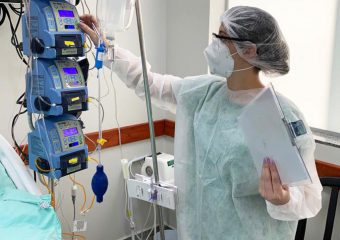 Farmacêuticos fazem visitas periódicas aos pacientes no Hospital Regional de Luziânia
