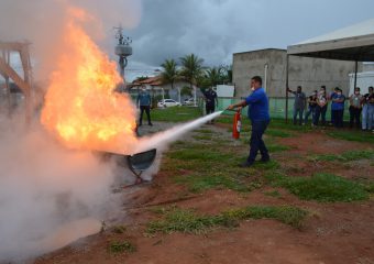 Colaboradores do Hetrin participam de treinamento para atuar em brigada de incêndio