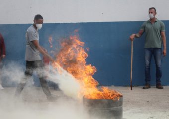Colaboradores do Hospital Estadual de Luziânia participam de treinamento da brigada de incêndio