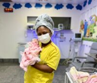 A fisioterapeuta intensivista do Hospital Estadual do Centro-Norte Goiano (HCN) conquista o título de Fisioterapeuta Especialista em Terapia Intensiva em Neonatologia e Pediatria, unidade gerida pelo Instituto de Medicina, Estudos e Desenvolvimento (IMED)