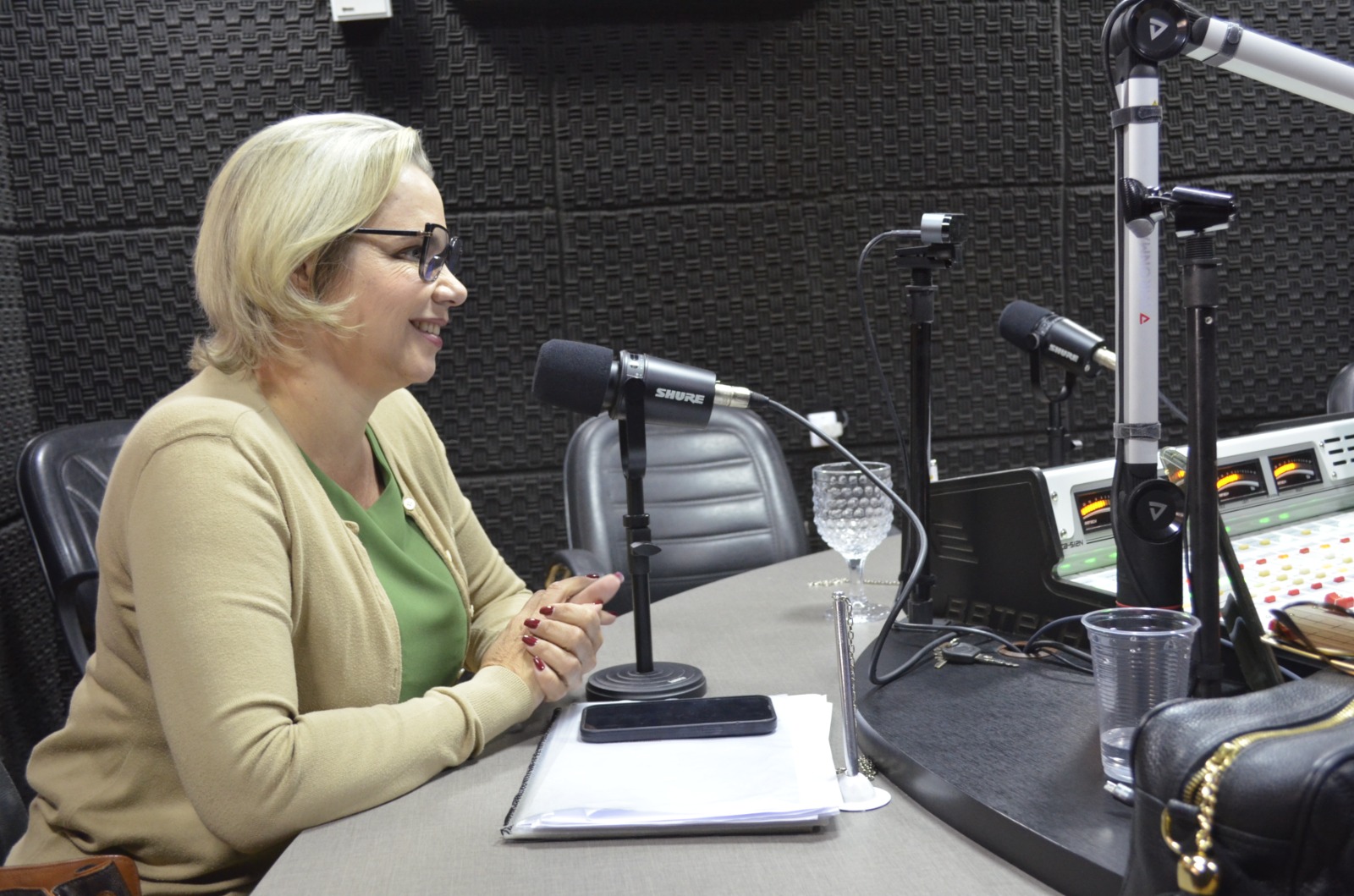 Infectologista do Hospital Estadual do Centro-Norte Goiano (HCN), Dra. Nívia Ferreira, participou do programa ATITUDE 93, na Rádio Uruaçu FM.