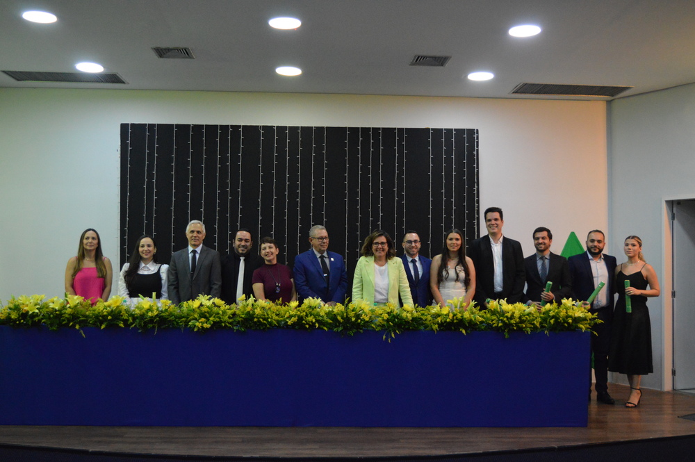 O Hospital Estadual do Centro-Norte Goiano - HCN forma sua primeira turma de residentes em Clínica Médica e destaca a importância do polo de ensino e saúde no interior de Goiás. Unidade gerida pelo Instituto de Medicina, Estudos e Desenvolvimento - IMED