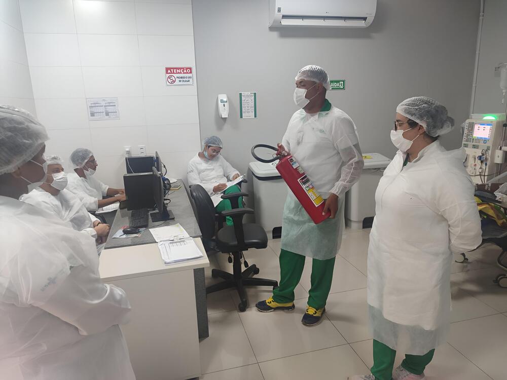 A Policlínica de Posse realizou um treinamento enfatizando a segurança no ambiente hospitalar e a importância do uso adequado dos equipamentos. Unidade gerida pelo Instituto de Medicina, Estudos e Desenvolvimento - IMED