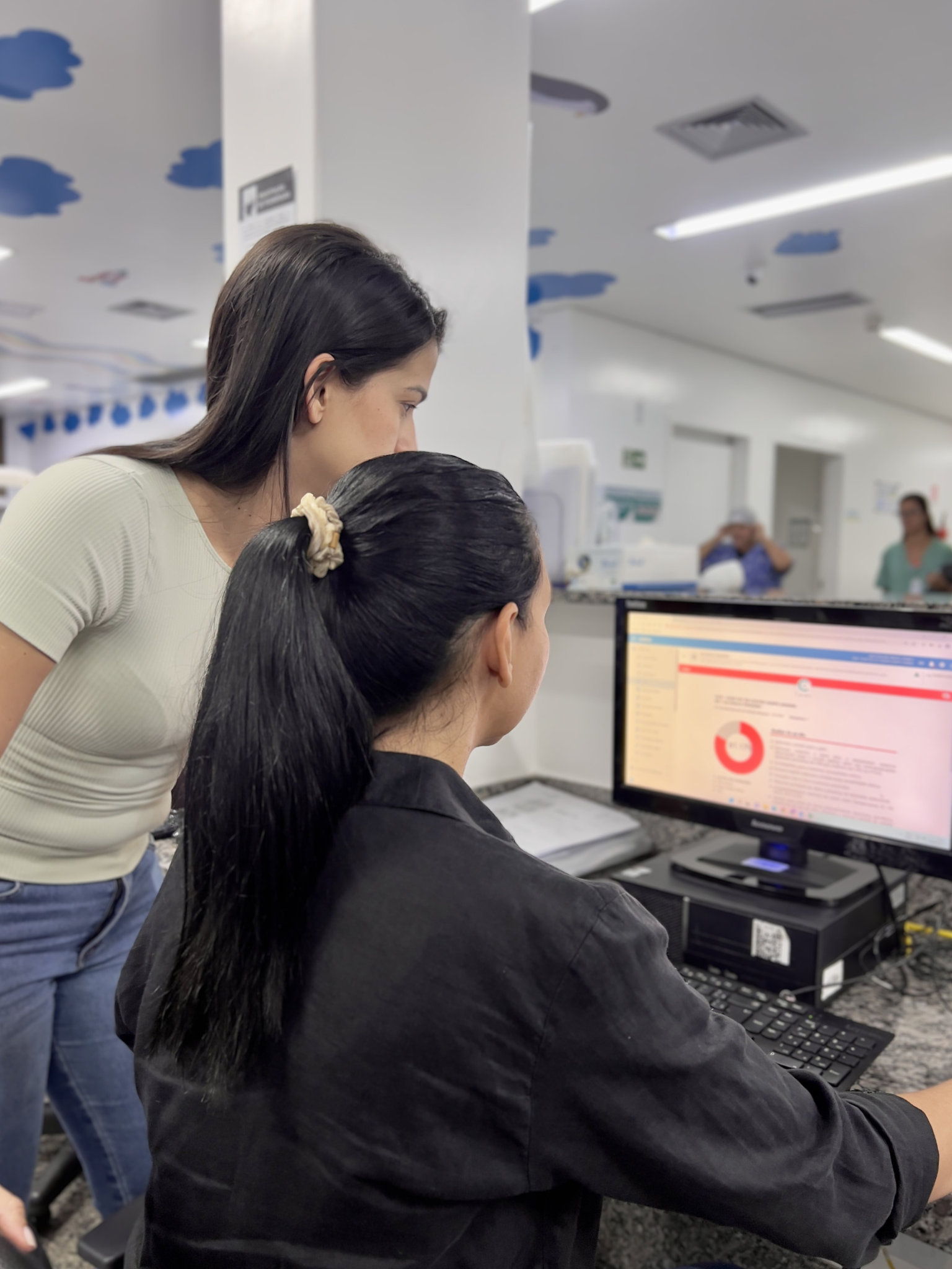 Implantada no Hospital Estadual do Centro-Norte Goiano (HCN), a Caren já avaliou mais de 1,6 mil bebês, contribuindo para a redução da mortalidade neonatal e oferecendo cuidados personalizados em gestação de alto risco.
