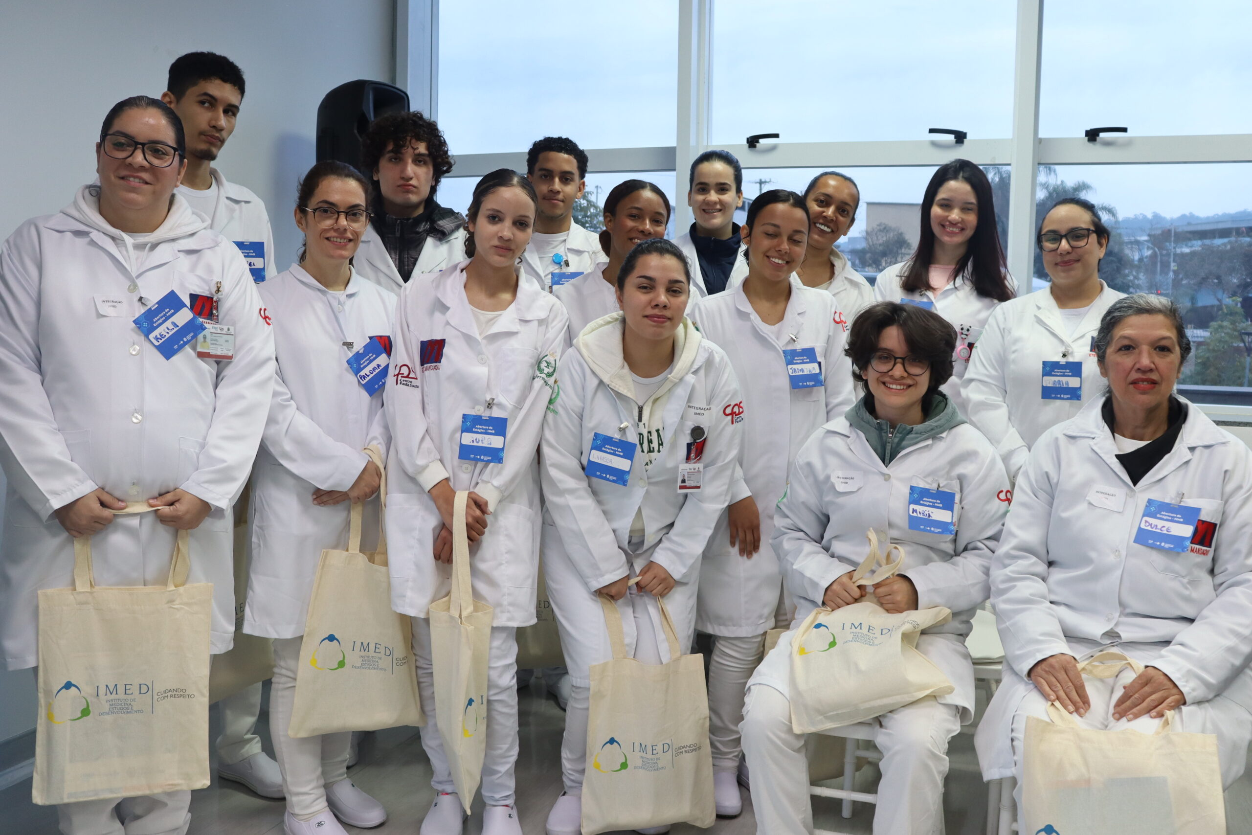 Alunos dos cursos de técnico de enfermagem foram os primeiros a serem recepcionados para o segundo semestre de 2025