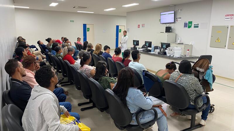 Policlínica Estadual da Região Nordeste, em Posse (GO) aborda o uso excessivo de telas e suas consequências na saúde mental e emocional, promovendo estratégias para um consumo equilibrado da tecnologia.