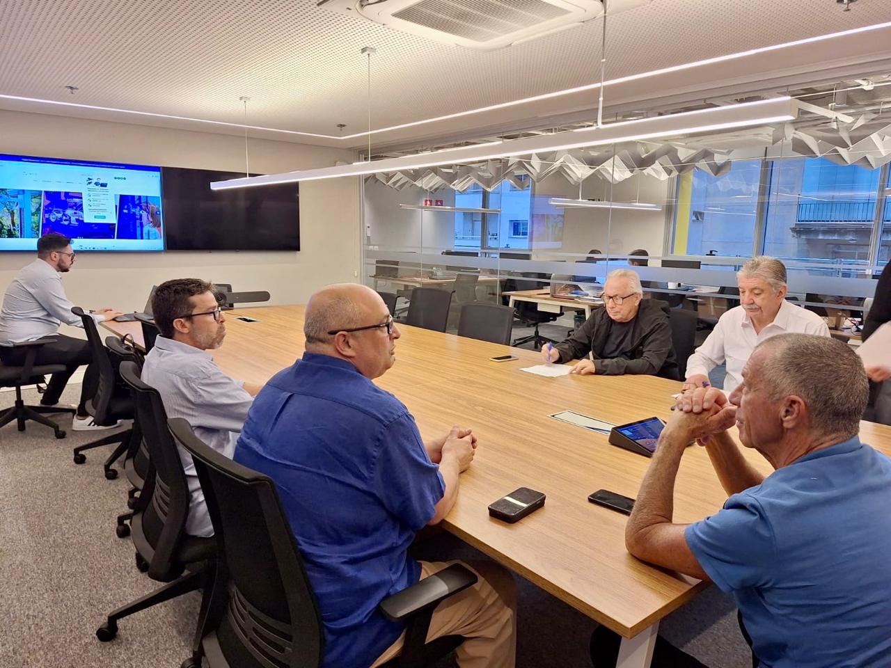 O Conselho do Instituto de Medicina, Estudos e Desenvolvimento - IMED se reúne para avaliar o plano de expansão dos Hospitais Estaduais de Formosa e Trindade, em Goiás, mantendo o foco na humanização e excelência no atendimento aos pacientes do SUS.