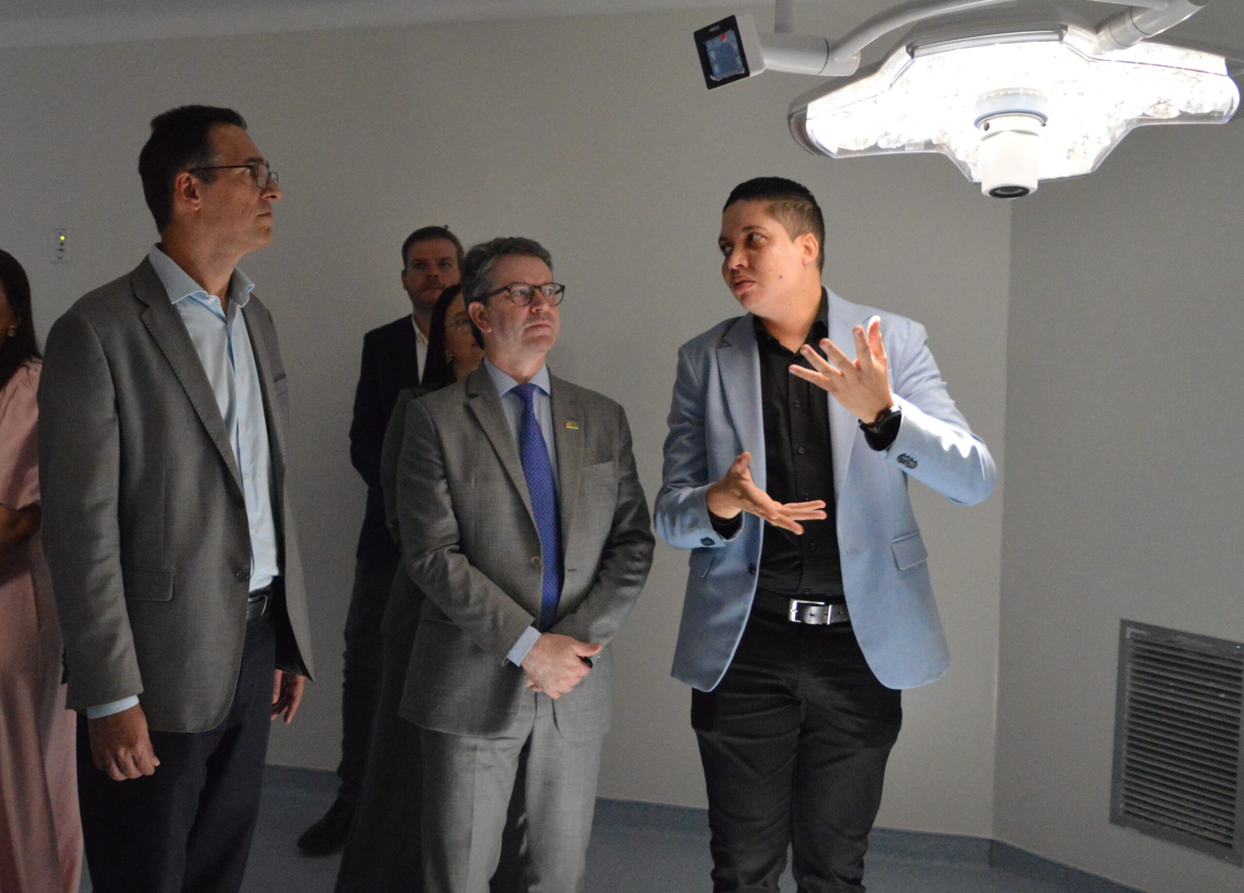 Secretário de saúde do estado de Goiás visita obras de reforma e expansão do Hetrin