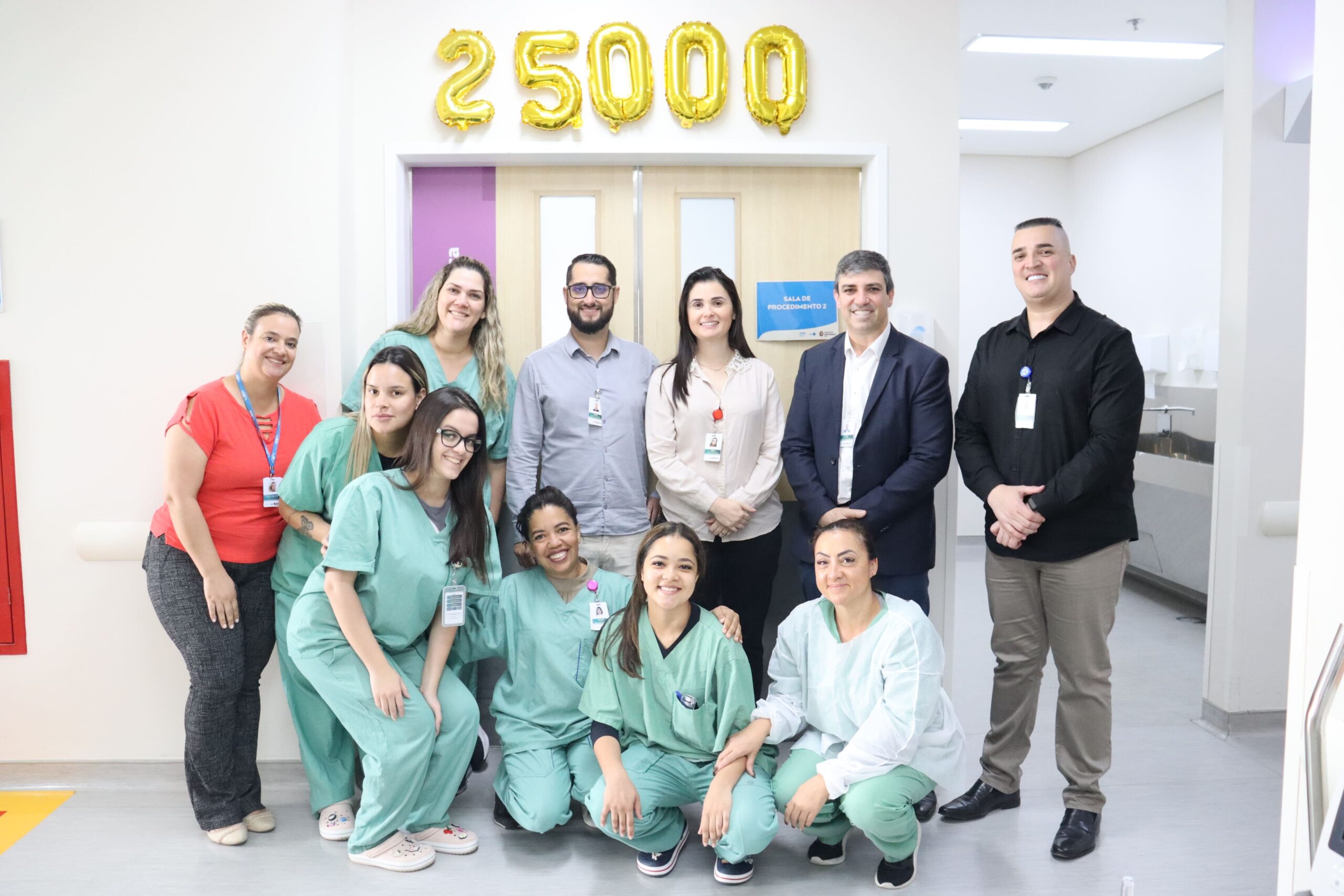 Equipes envolvidas no serviço de endoscopia do HMB, incluindo profissionais de saúde e diretoria.