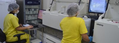 Laboratório do Hospital Estadual de Trindade - Hetrin conquista selo de excelência pelo quinto ano, destacando qualidade e confiança em análises clínicas.
