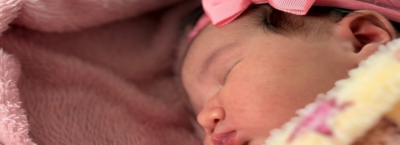 Recém-nascidos celebram o Carnaval no Hospital Estadual de Formosa - HEF, promovendo alegria e humanização na maternidade.
