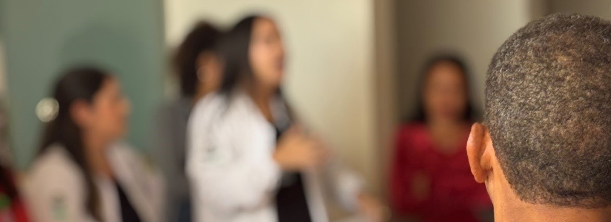 Hospital Estadual de Formosa (HEF) e a Policlínica Estadual da Região do Entorno - Formosa promovem ações educativas sobre alcoolismo e dependência química, reforçando a saúde pública.