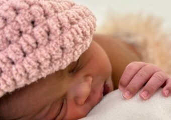 HEF celebra a Páscoa com ensaio fotográfico de recém-nascidos