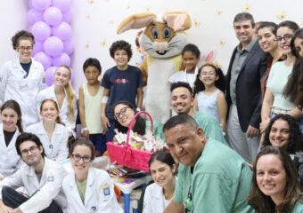 Páscoa lúdica leva alegria e acolhimento às crianças internadas no HMB  