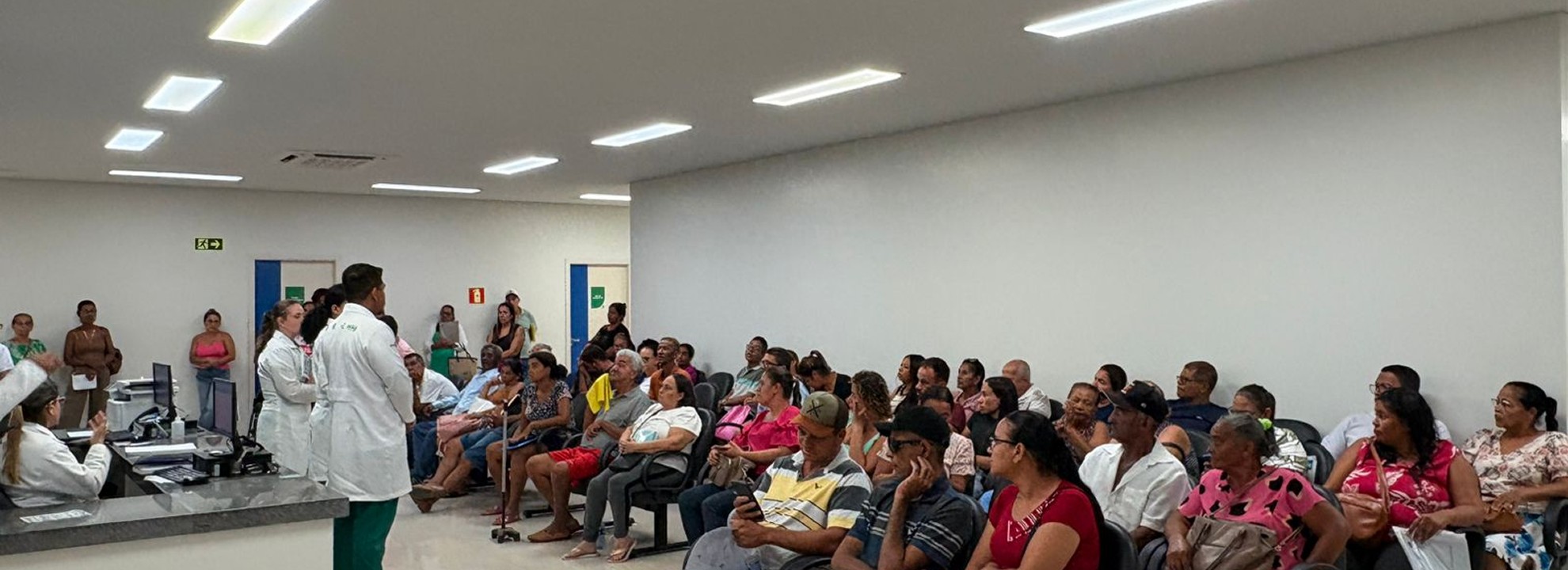 Ação educativa sobre a Doença de Parkinson na Policlínica Estadual da Região Nordeste II – Posse com foco em tratamento e conscientização.