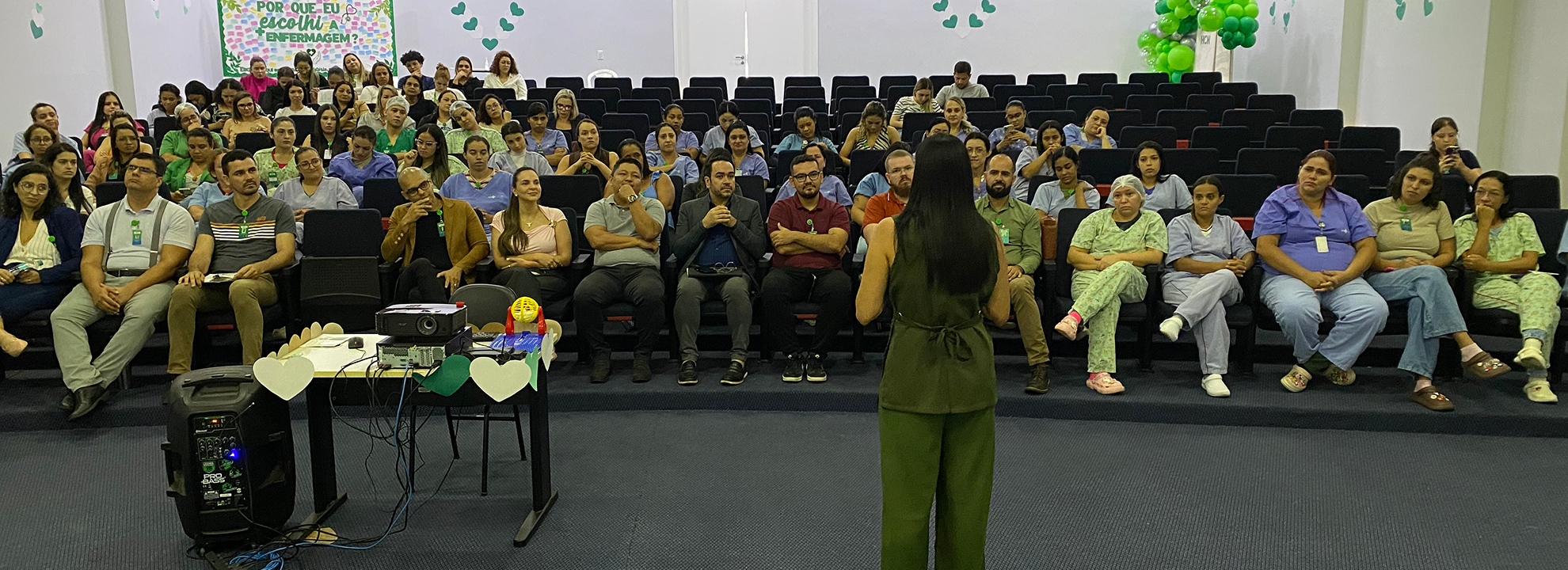Instituto de Medicina, Estudos e Desenvolvimento (IMED) profissionais da enfermagem em Goiás durante a Semana da Enfermagem, destacando seu papel essencial no cuidado aos pacientes.