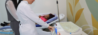Em Posse, a Policlínica Estadual da Região Nordeste II destaca-se na oferta de diálise peritoneal, garantindo que pacientes com doença renal crônica tenham acesso ao SUS e a um atendimento de qualidade.
