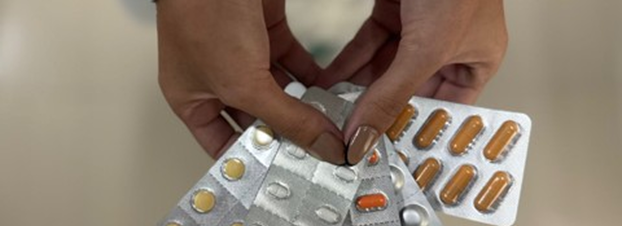 O Hospital Estadual de Formosa (HEF) alerta sobre a resistência bacteriana. A automedicação e o uso inadequado de antibióticos são principais causas desse problema de saúde pública.