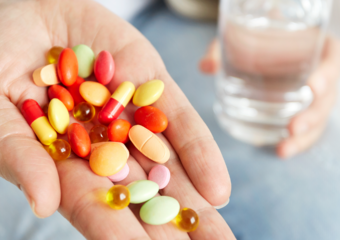 Suplementação de vitaminas sem orientação médica pode trazer riscos à saúde, alerta Hetrin